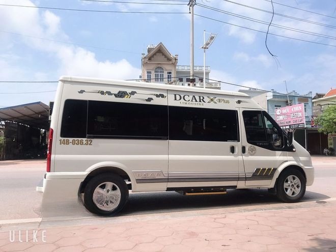 Xe Taxi Nội Bài Bên hông xe Limousine 9 chỗ