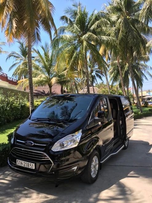 Xe ADT Limousine Mặt trước xe Limousine 7 chỗ