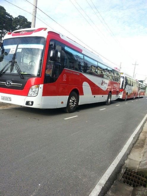 Xe Vy Vân Bên hông xe Ghề ngồi 45 chỗ