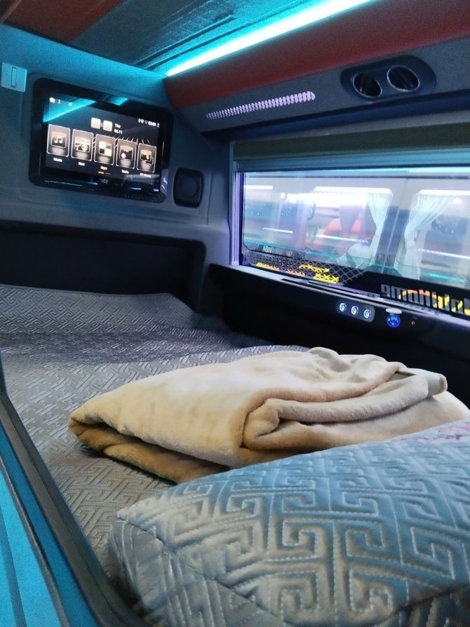 Xe Sơn Mỹ Giường nằm Nội thất Tiện ích Limousine 22 phòng (WC)