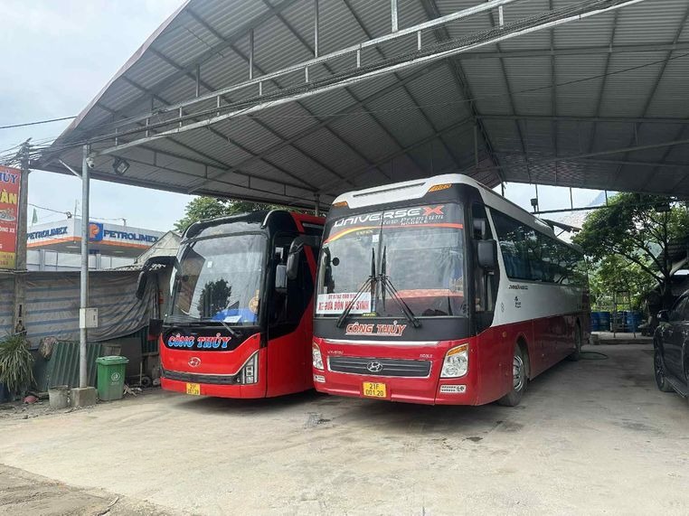 Xe Công Thủy Mặt trước xe Bên hông xe Giường nằm 40 chỗ