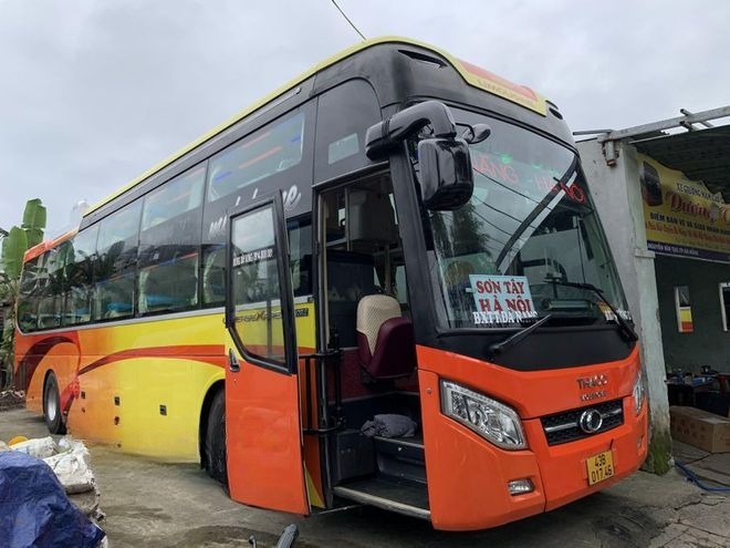 Xe Dương Vũ Bên hông xe Limousine giường nằm 34 chỗ