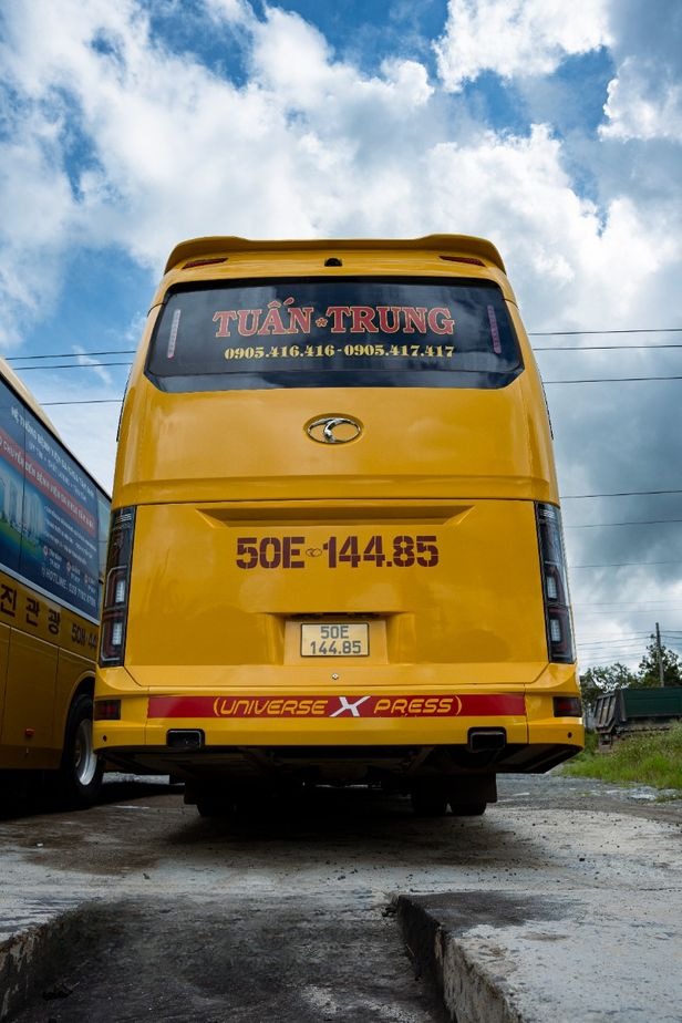 Xe Tuấn Trung Mặt sau xe Limousine 34 giường