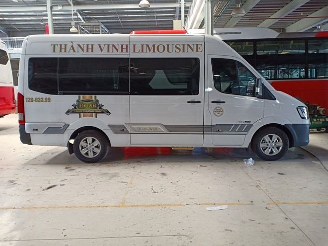 Xe Thành Vinh (Vũng Tàu) Bên hông xe Limousine 9 chỗ