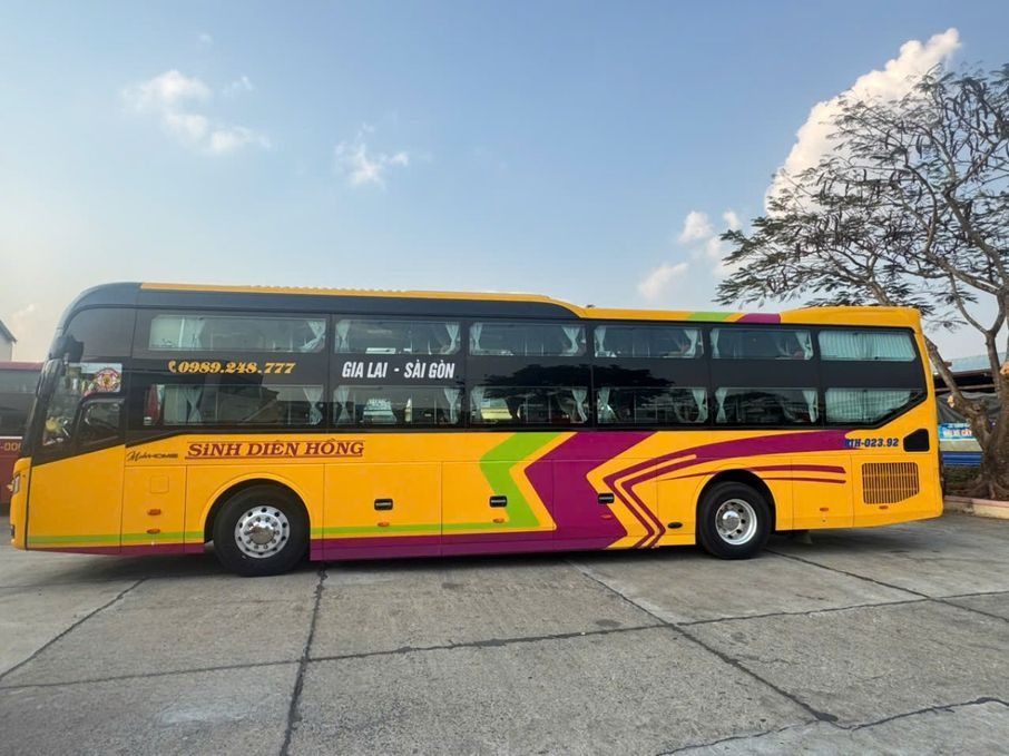 Xe Sinh Diên Hồng Bên hông xe Mặt trước xe Giường nằm 44 chỗ