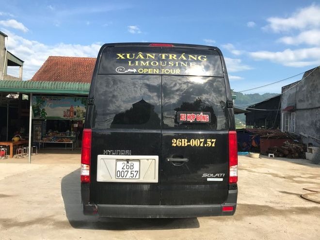Xe Xuân Tráng Limousine Mặt sau xe Limousine 9 chỗ VIP