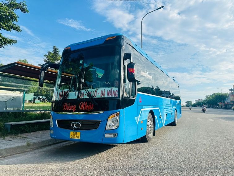 Xe Dũng Nhật Bên hông xe Giường nằm 44 chỗ