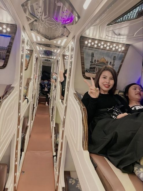 Xe Bằng Phấn Tiện ích Limousine giường nằm 22 chỗ 