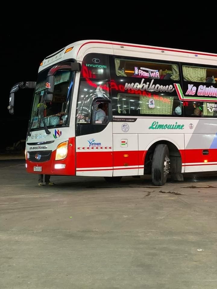 Xe Xuân Tươi Mặt trước xe Bên hông xe Giường nằm 40 chỗ