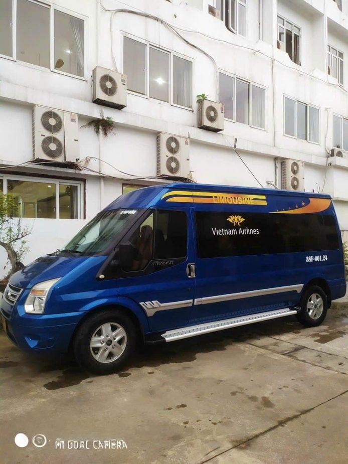Xe Phòng vé Sân bay Thiên Hà Bên hông xe Ghế ngồi 16 chỗ