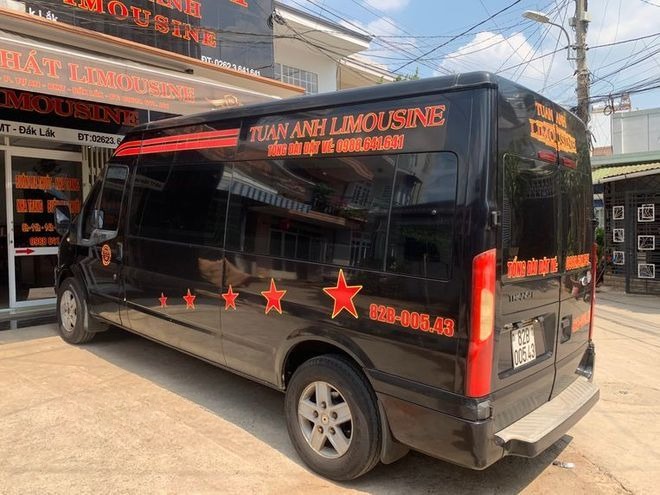Xe Lovabus Mặt sau xe Bên hông xe Limousine 9 chỗ