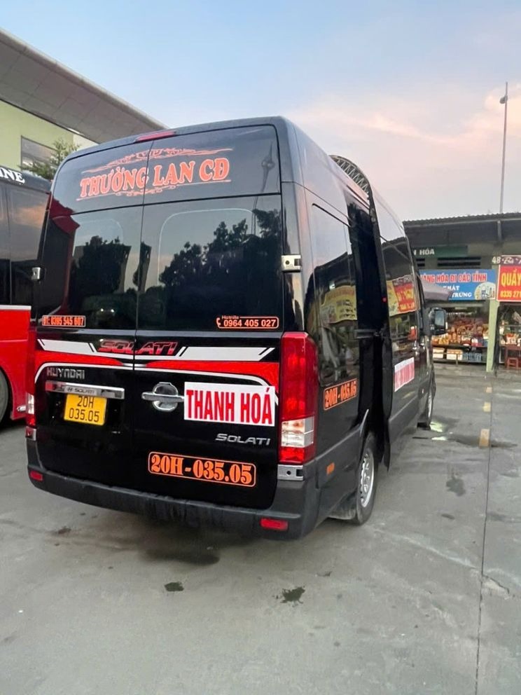 Xe Thường Lan Mặt sau xe Bên hông xe Xe 16 chỗ