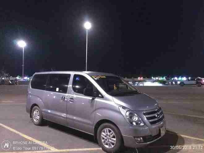 Xe BLao Tour Mặt trước xe Bên hông xe Ghế ngồi Starex 8 chỗ 