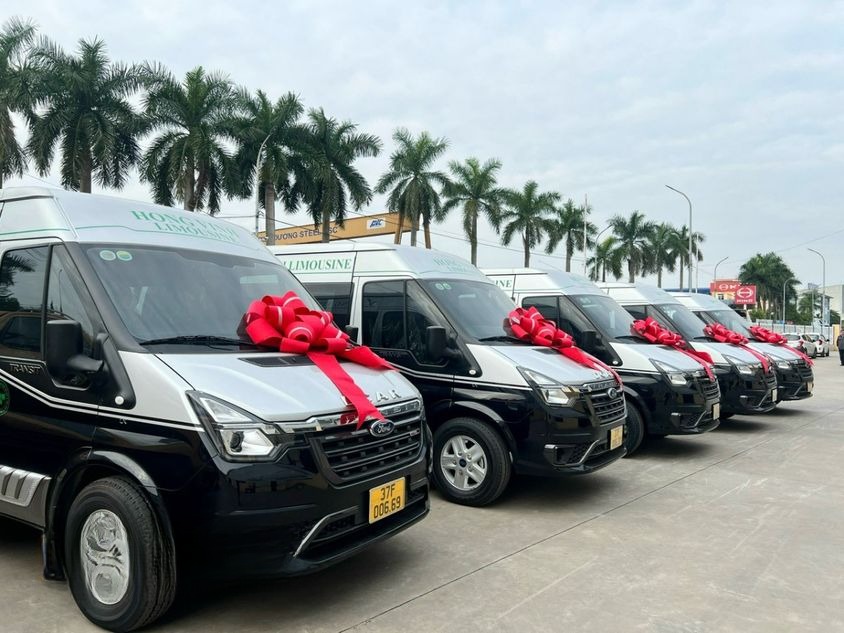 Hồng Vinh Limousine