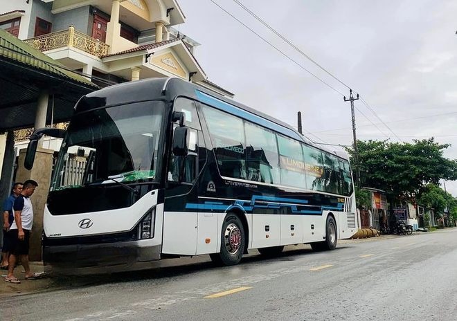 Xe Hạnh Luyến Mặt trước xe Bên hông xe Limousine giường phòng 34 chỗ