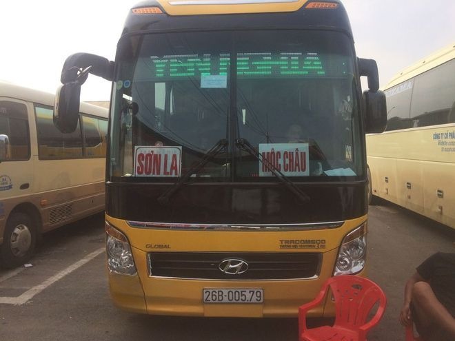 Xe Mộc Châu Travel Mặt trước xe 