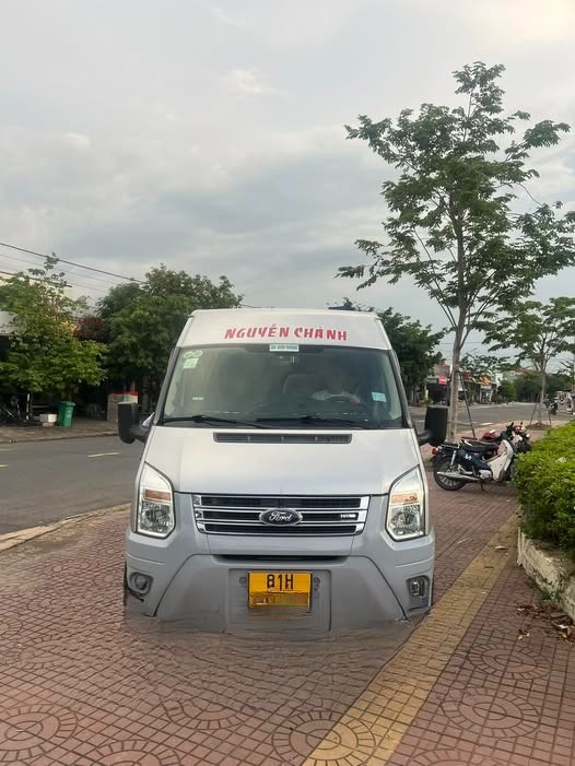 Xe Nguyễn Chánh Mặt trước xe Limousine 11 chỗ