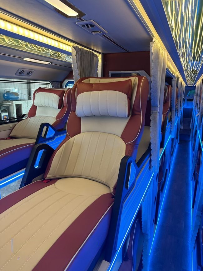 Xe Sáu Bản Tiện ích Nội thất Giường nằm Limousine giường nằm 34 chỗ