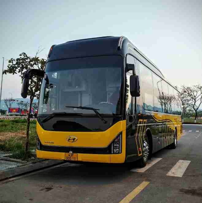 Xe Đình Nhân Mặt trước xe Limousine Phòng 22 chỗ