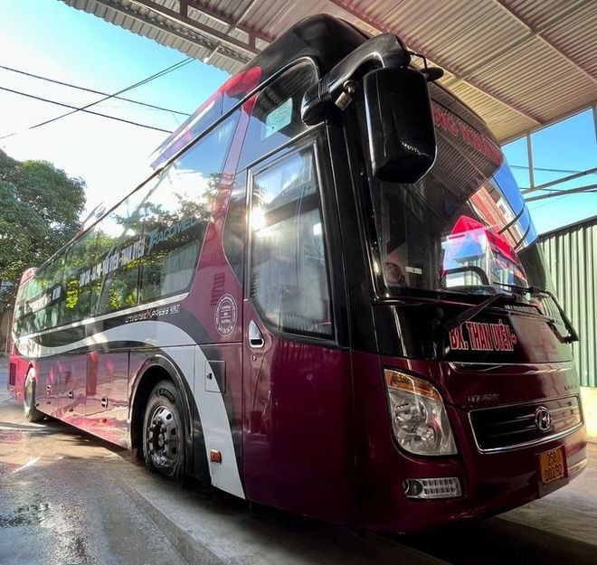 Xe Phong Khánh Bên hông xe Limousine giường nằm 34 chỗ 