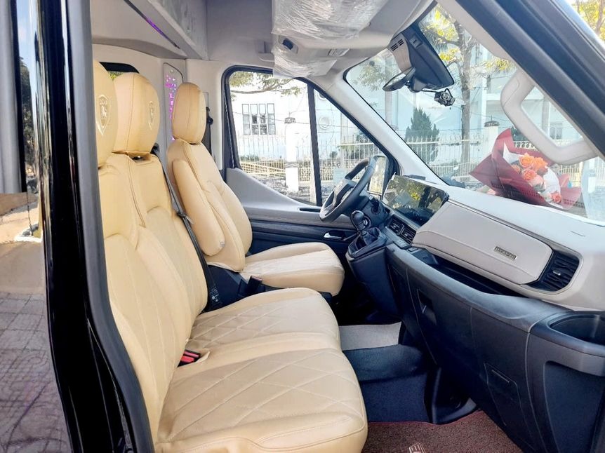 Xe Quý Thảo (Bình Định) Nội thất Limousine 11 chỗ