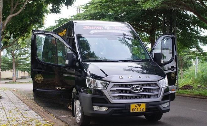 Xe Hương Khuê Mặt trước xe Limousine 12 chỗ