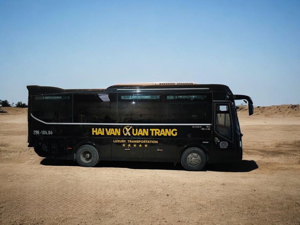Xe Hải Vân Bên hông xe Limousine 17 chỗ