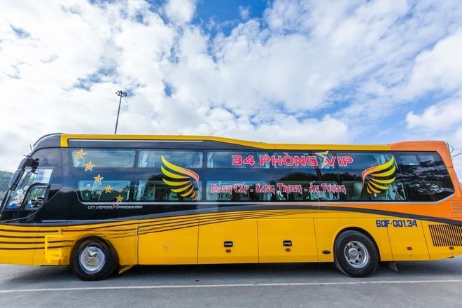 Xe Phong Phú Bên hông xe Xe giường nằm 34 chỗ