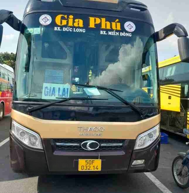 Xe Gia Phú - Gia Lai Mặt trước xe Bên hông xe Limousine 34 giường