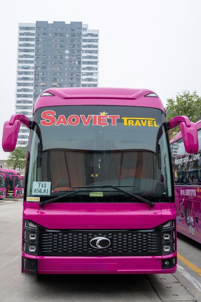 Xe Sao Việt Mặt trước xe Limousine giường phòng 21 chỗ (WC Hồng)