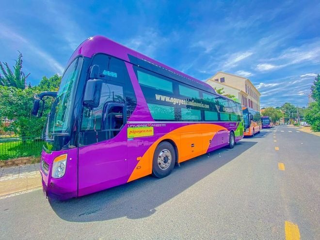 Xe Lovabus Bên hông xe Limousine 24 phòng