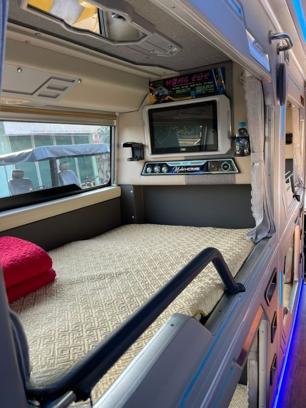 Xe Hùng Cúc Tiện ích Nội thất Limousine 22 phòng