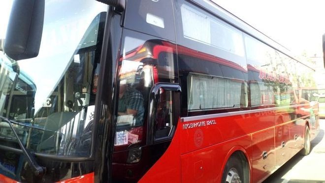 Xe Hải Hạnh Bên hông xe Limousine giường phòng 34 chỗ