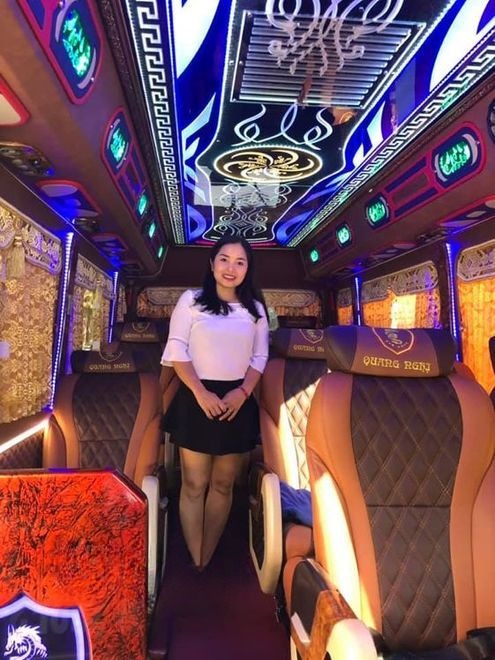Xe Quang Nghị Nội thất Limousine 14 chỗ VIP