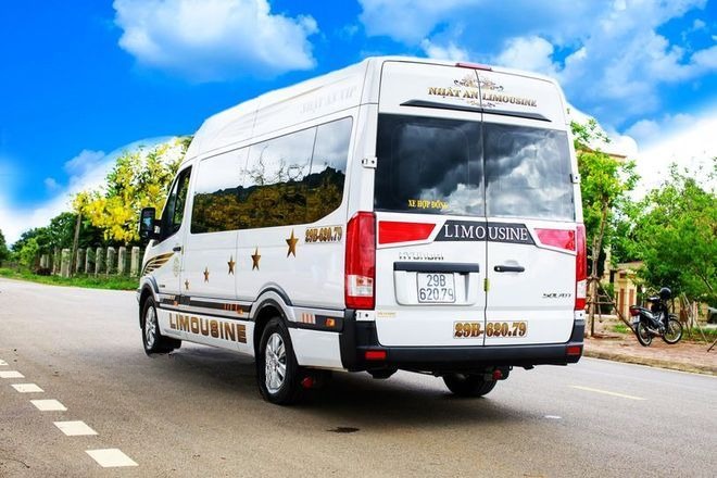 Xe Lovabus Mặt sau xe Bên hông xe Limousine 11 chỗ VIP