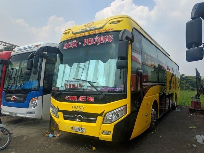 Xe Mười Phượng Mặt trước xe Bên hông xe Giường nằm 36 chỗ