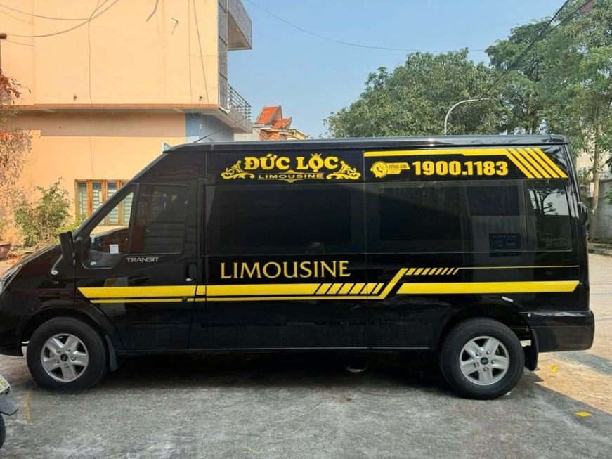 Xe Đức Lộc Limousine Bên hông xe Limousine 12 chỗ