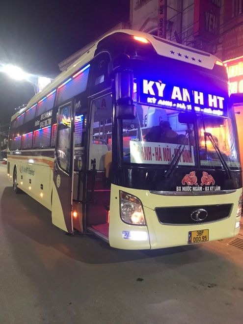 Xe Kỳ Anh (Hà Tĩnh) Mặt trước xe Bên hông xe Giường nằm 38 chỗ (WC)