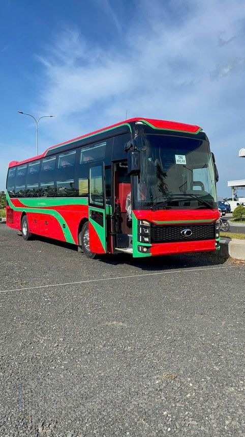 Xe Quang Trang Mặt trước xe Bên hông xe Limousine 24 phòng