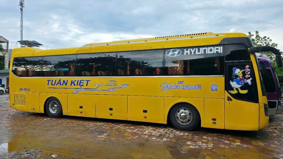 Xe Tuấn Kiệt (Thái Nguyên) Bên hông xe Ghế ngồi 45 chỗ