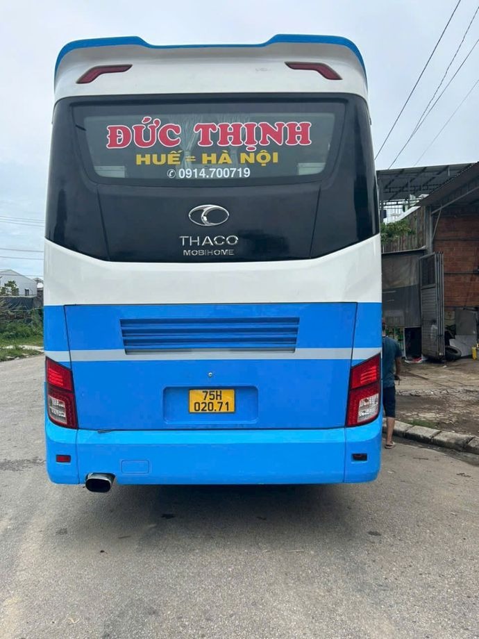 Xe Đức Thịnh Limousine Mặt sau xe Cabin 34 phòng (WC)