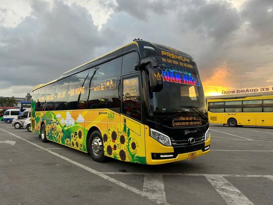 Xe Xuân Hải Mặt trước xe Limousine 24 Phòng Đôi