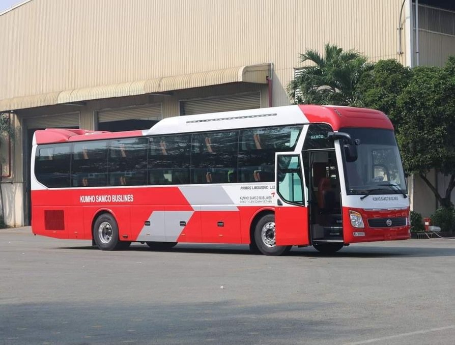 Xe Lovabus Mặt trước xe Bên hông xe Limousine giường phòng 33 chỗ