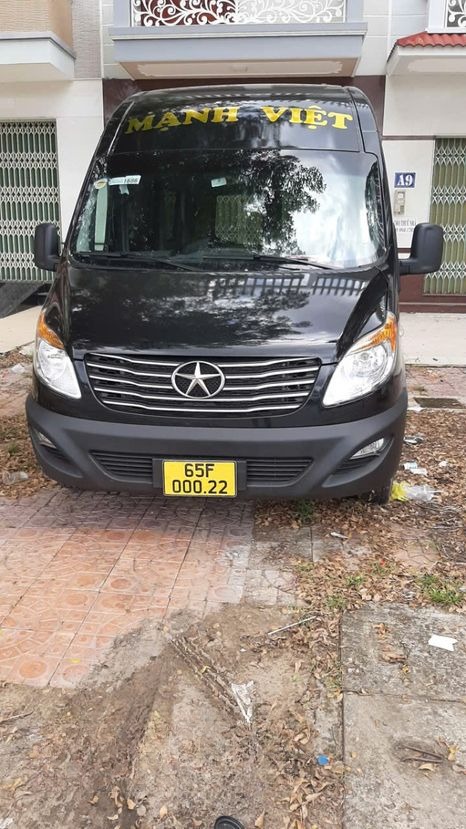 Xe Mạnh Việt Limousine Mặt trước xe Limousine 10 chỗ