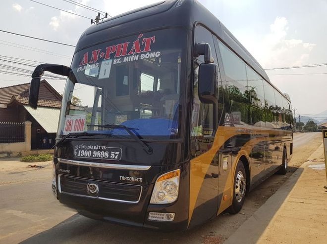 Xe Lovabus Bên hông xe Mặt trước xe Limousine 34 phòng VIP