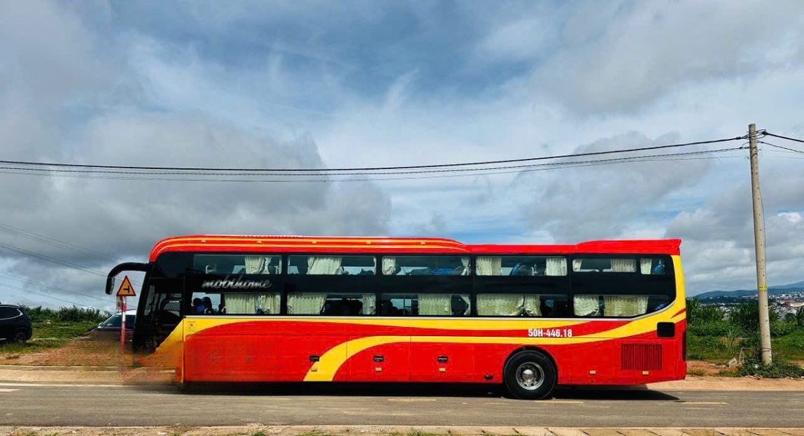 Xe Rồng Việt Limousine Bên hông xe Giường nằm 44 chỗ