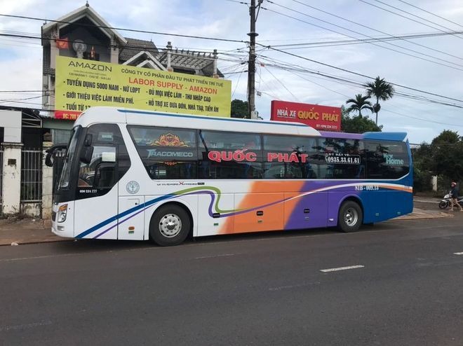 Xe Quốc Phát Bên hông xe Giường nằm 40 chỗ