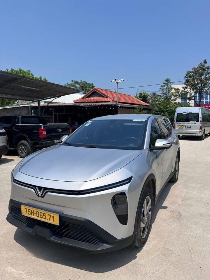 Xe Băng Như TL Bên hông xe Xe Limo Green 7 chỗ