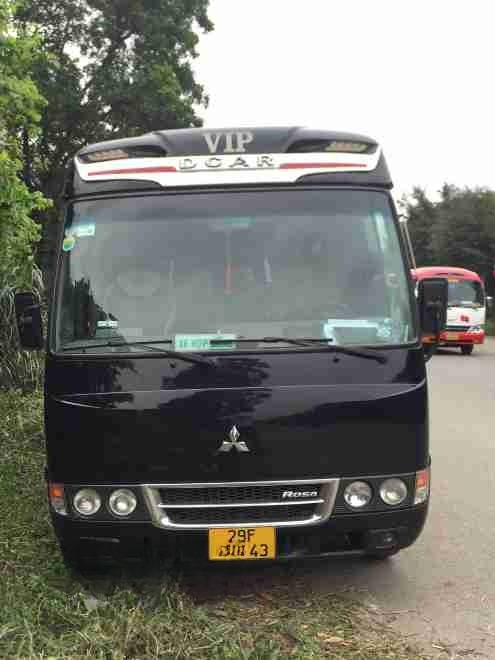 Xe Lovabus Mặt trước xe Limousine 18 Chỗ