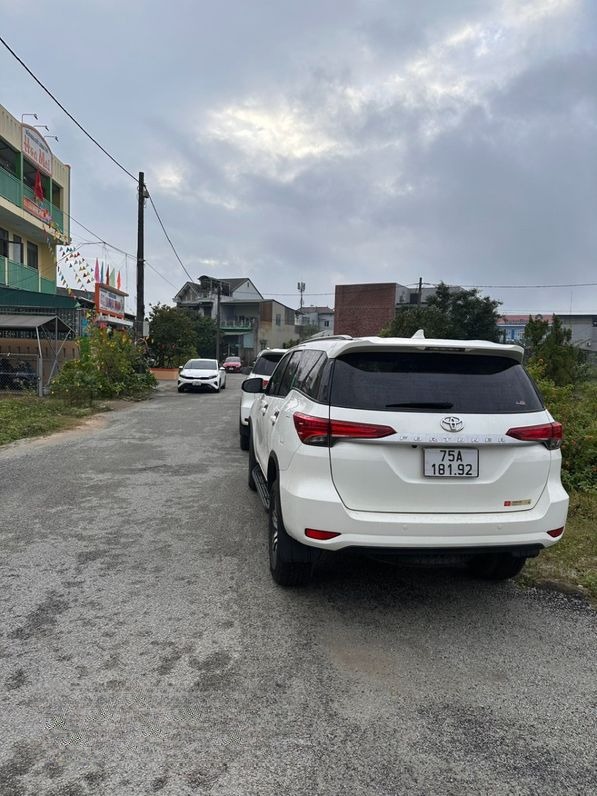 Xe Limousine Duy Tân Mặt sau xe Fortuner 7 chỗ